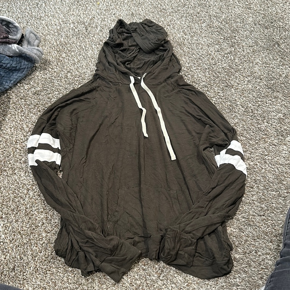 Light sweatshirt with hood